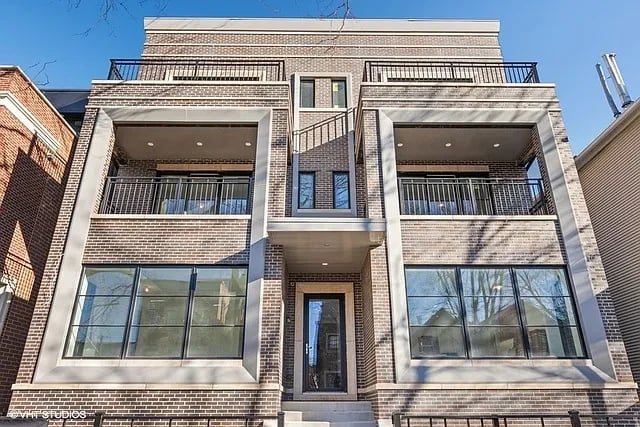 2541 N Wayne Ave., Unit 2S
