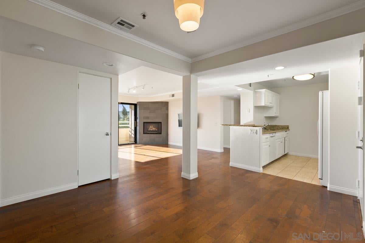 5726 La Jolla Blvd #206