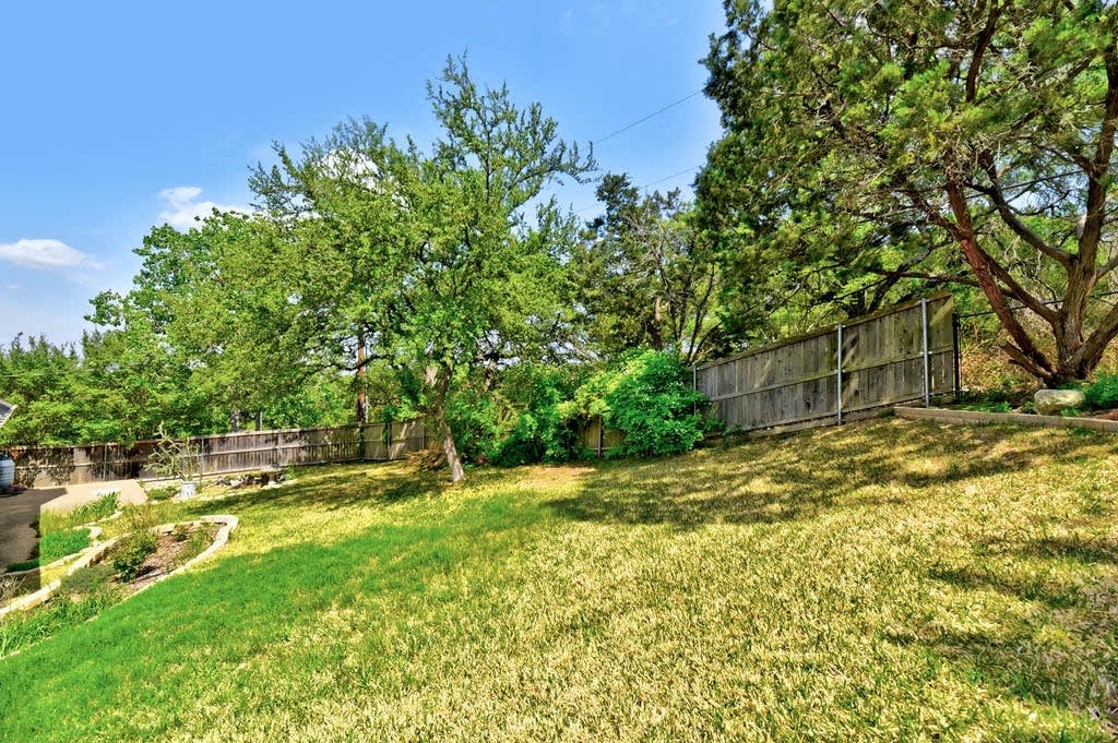 1107 Bowie Rd
