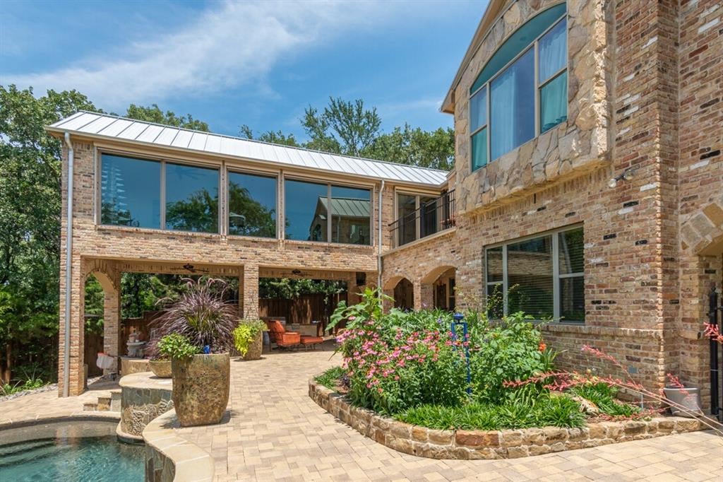 2907 Peninsula Dr