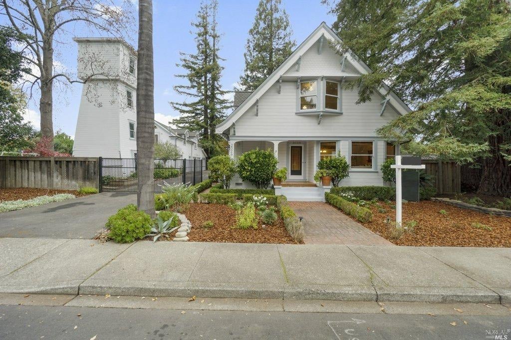 2026 W F St, Napa