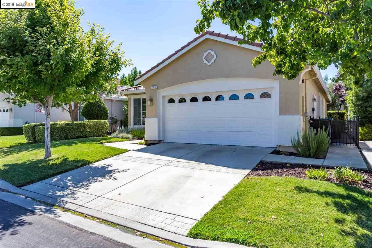 781 Centennial Pl