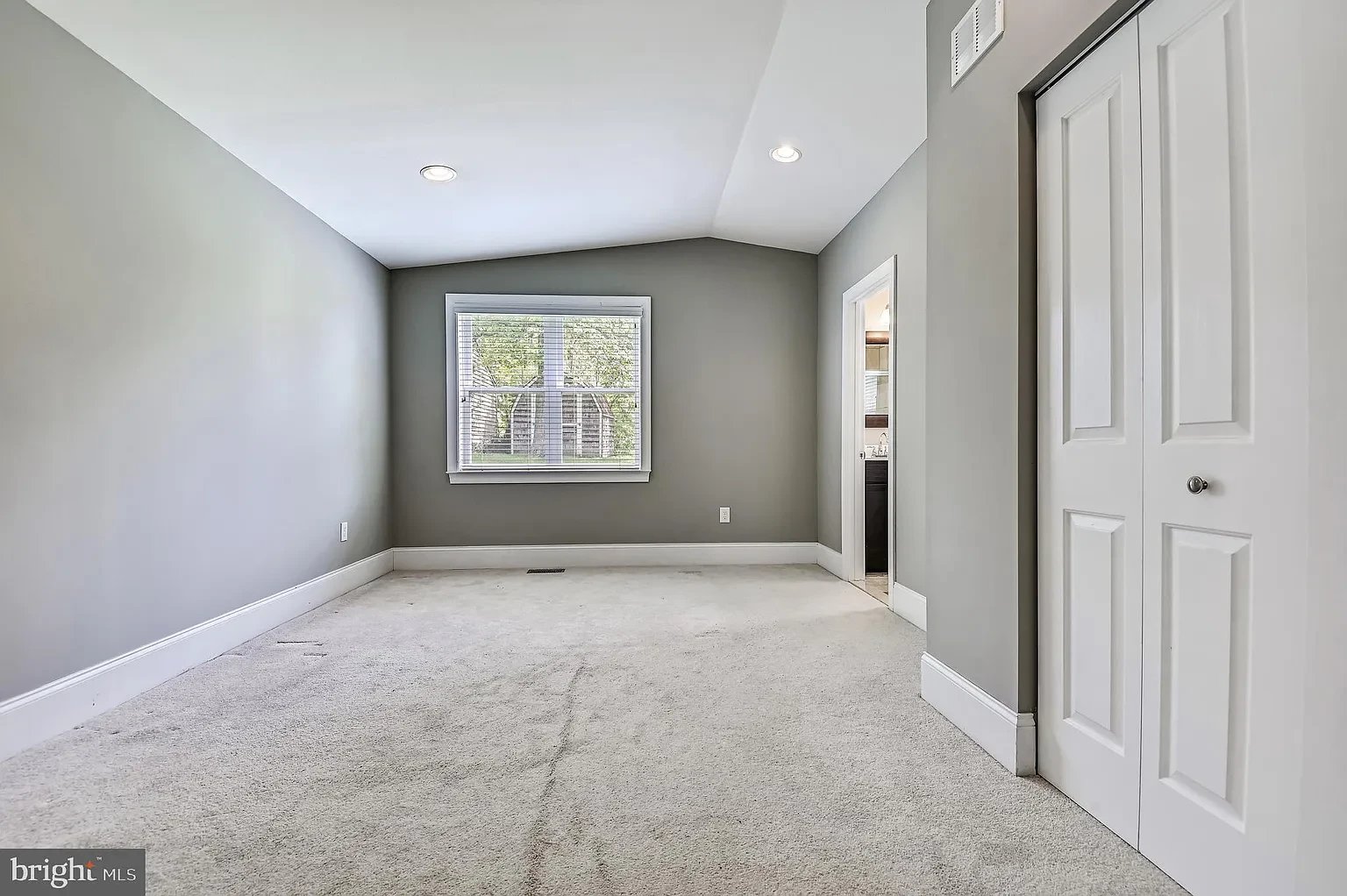 1111 VERNON AVENUE
