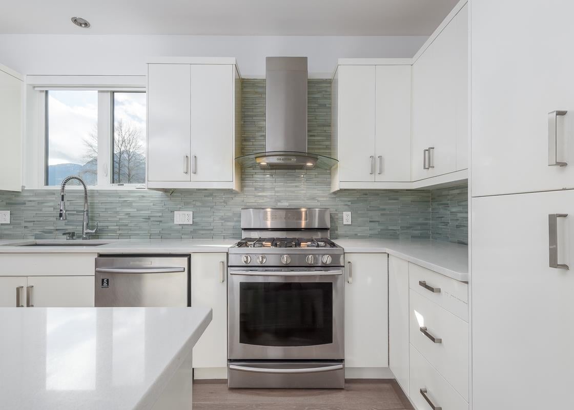 1812 Willow Cres