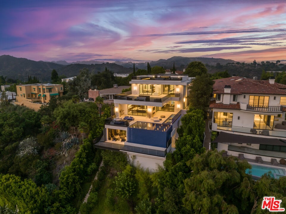Grandeur Paradise