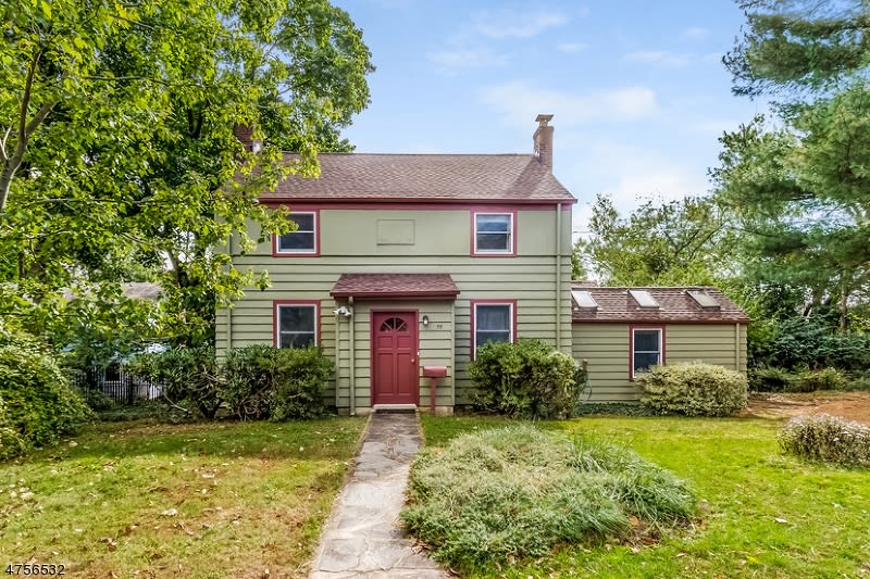 70 Valentine St