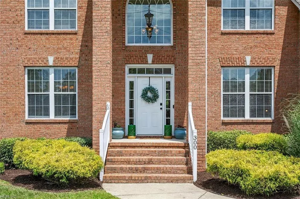 300 Trey Ln