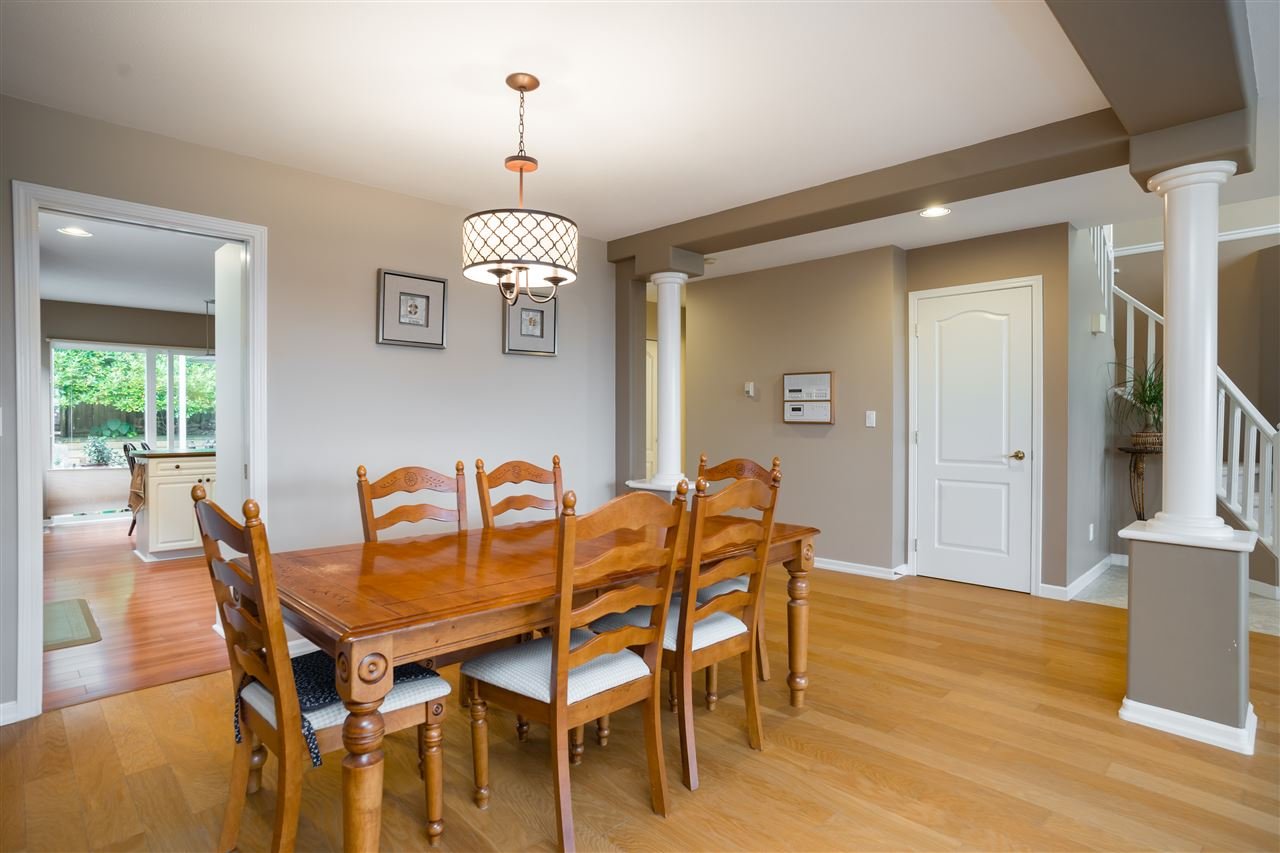 2975 Pinetree Close
