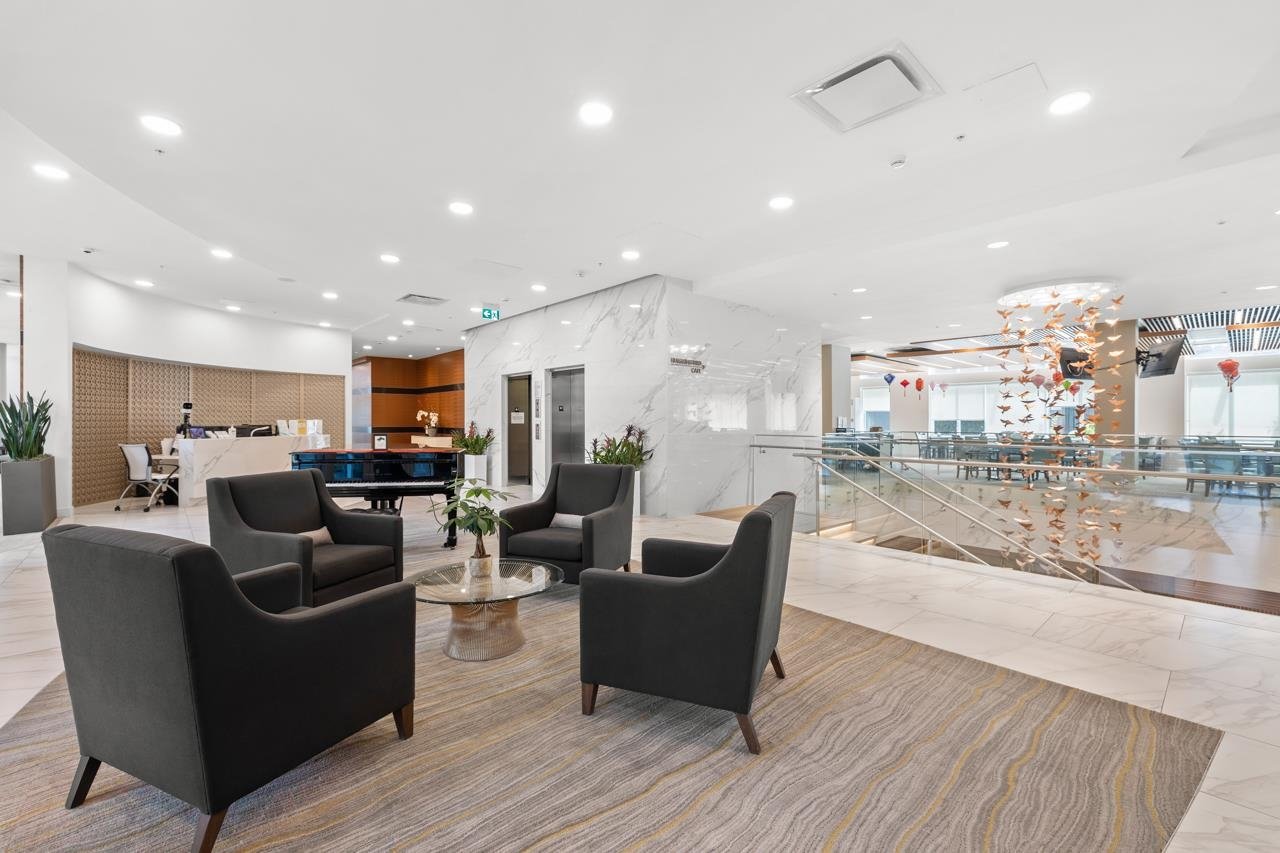 575-438 W King Edward Ave