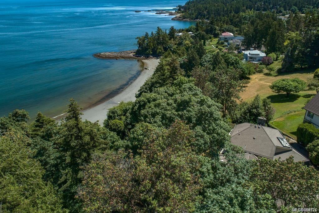 2270 Arbutus Rd