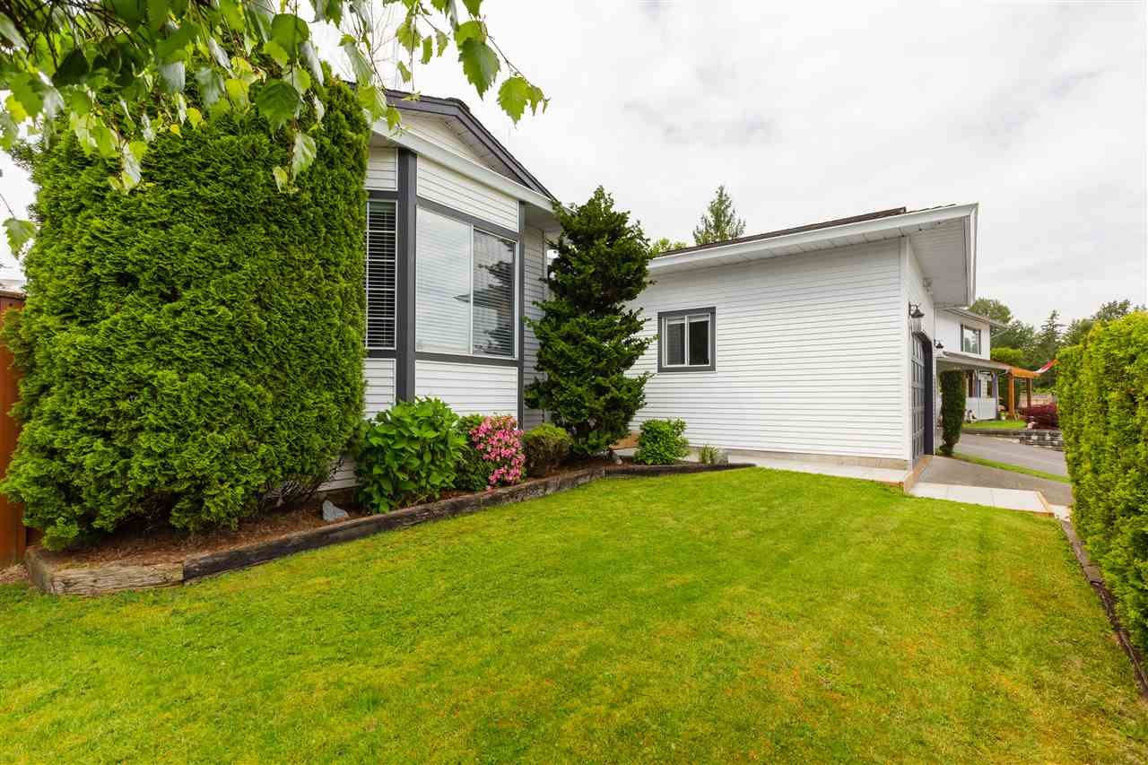 21588 95 Ave