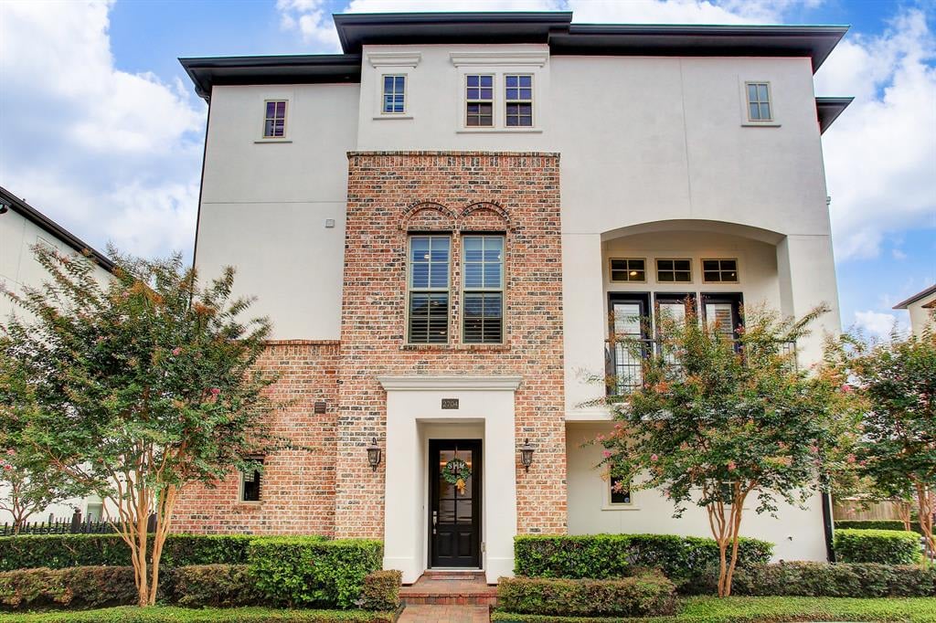 2704 ARABELLE GROVE