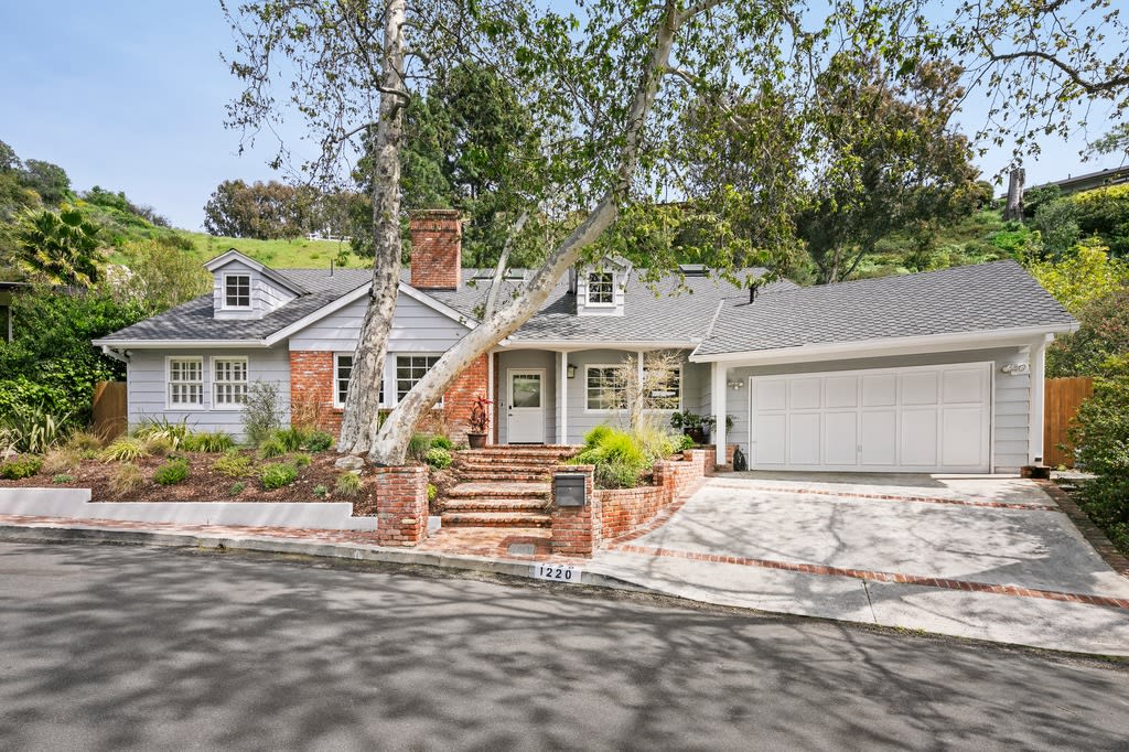 1220 Las Lomas Place