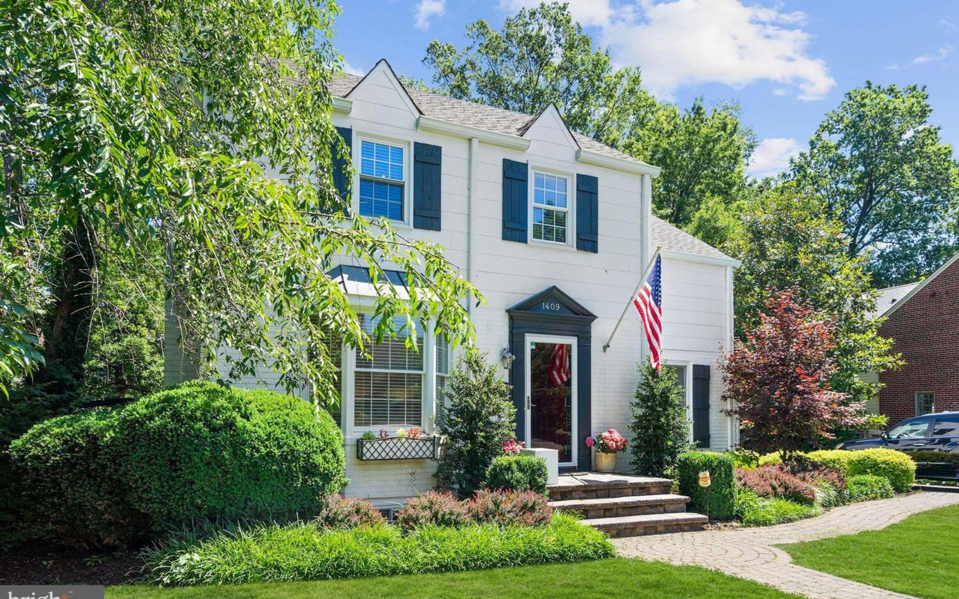 1409 Oakcrest Dr