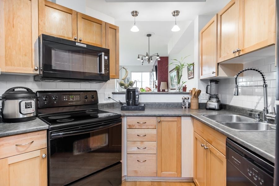 207-815 First St