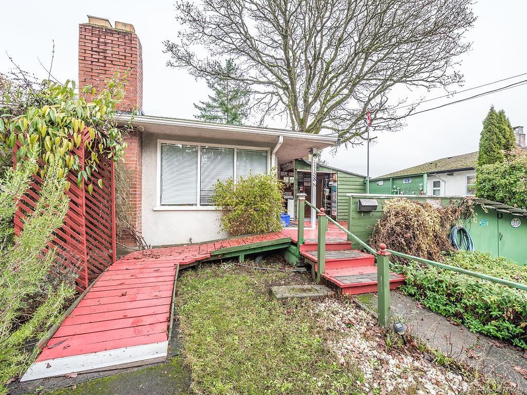 1158 Craigflower Rd