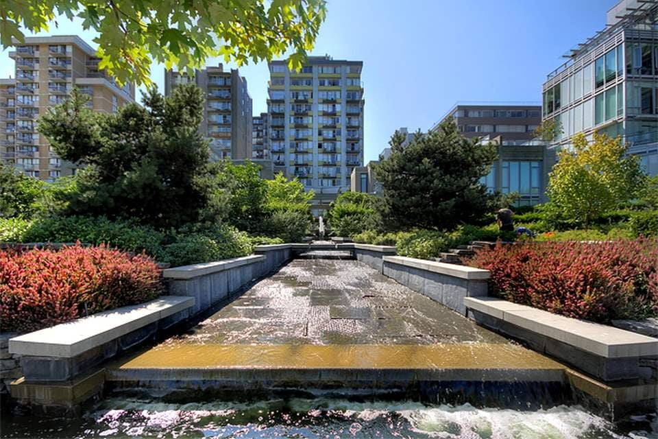 1955 Alberni St