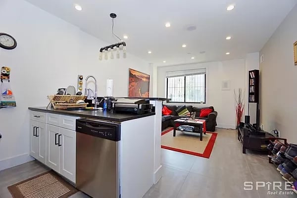 986 Jefferson Avenue Unit: 1F