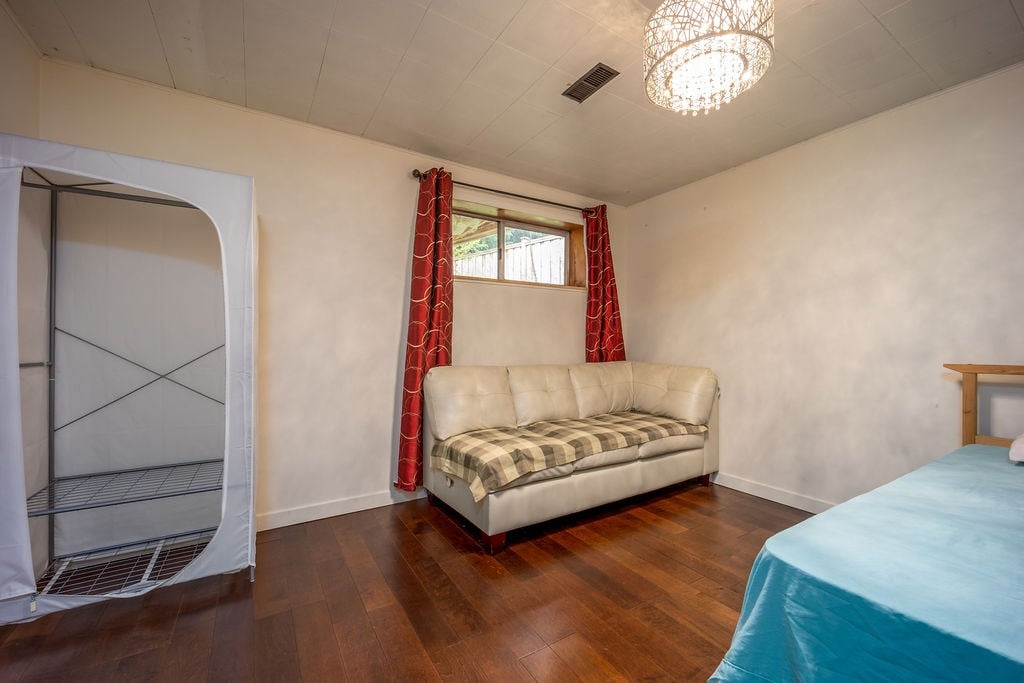 7460 Kraft Cres