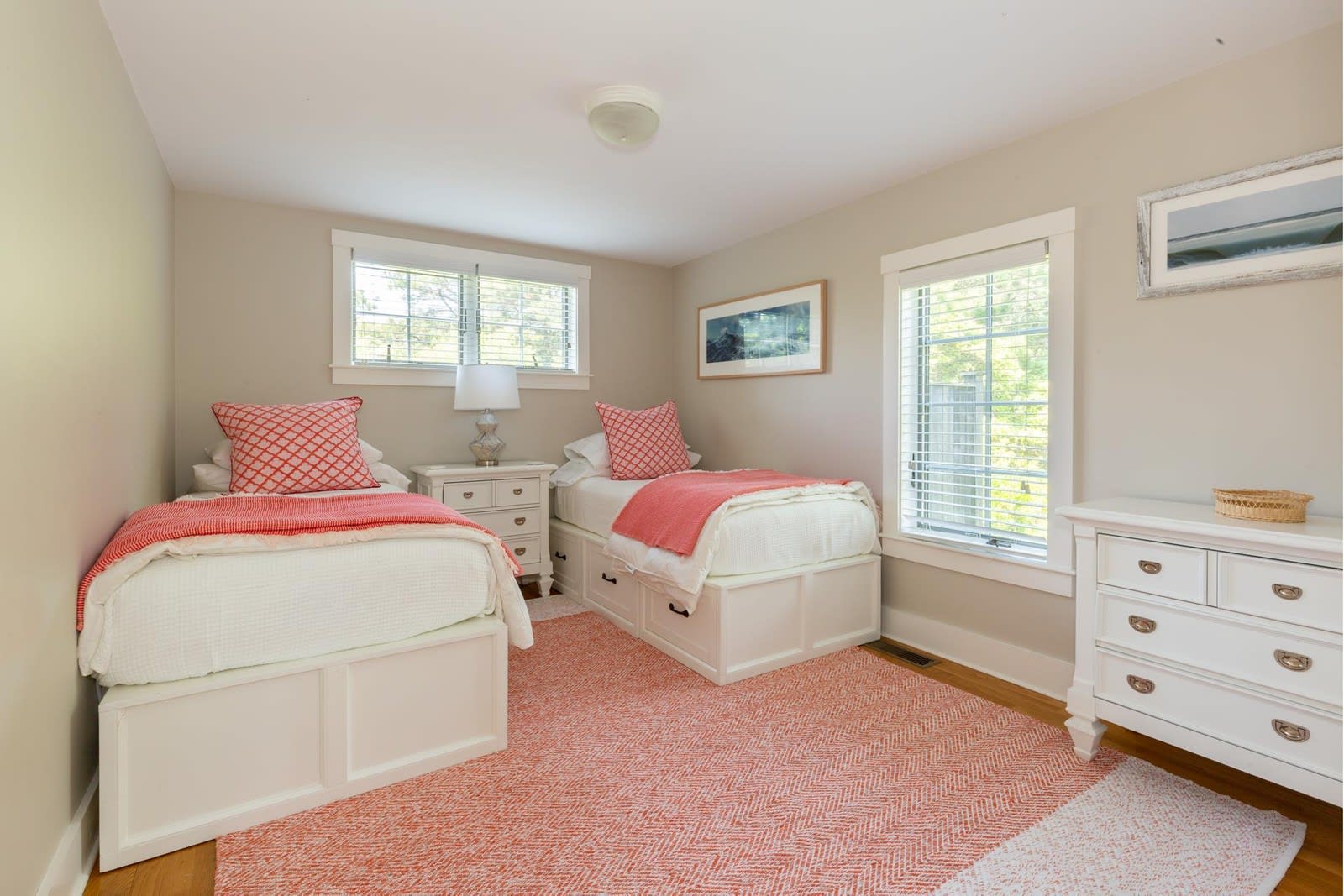 12a Pond View Dr, Cottage
