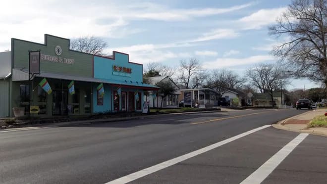 Pflugerville, Pflugerville Main Street, strolling, boutiques, cafes in Pflugerville, shopper's paradise