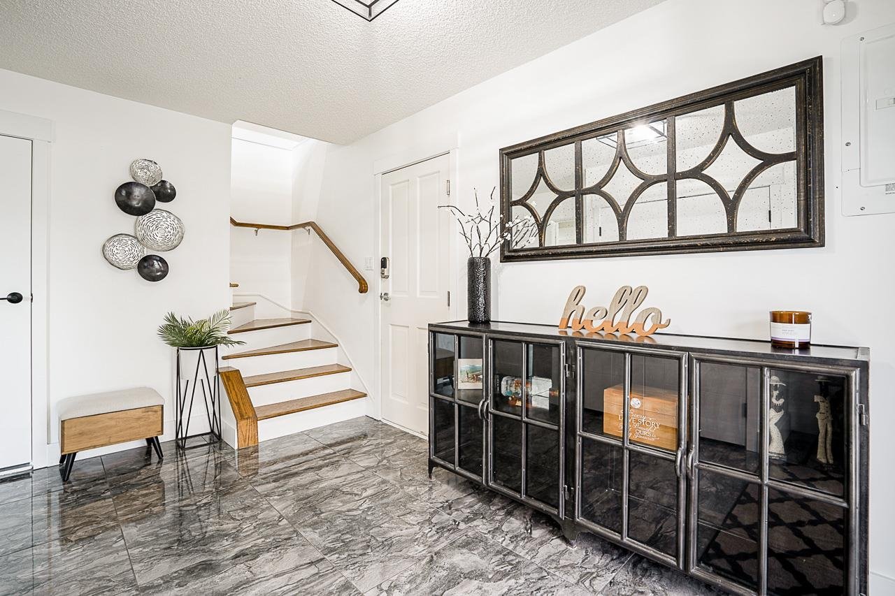 294 W Murphy Dr