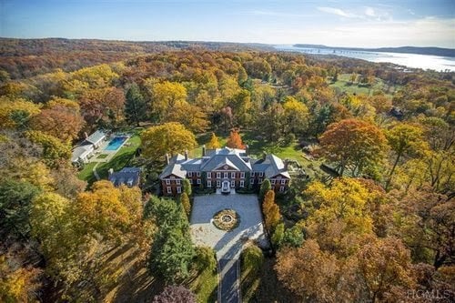 Rabbit Hill Estate in Scarborough, NY