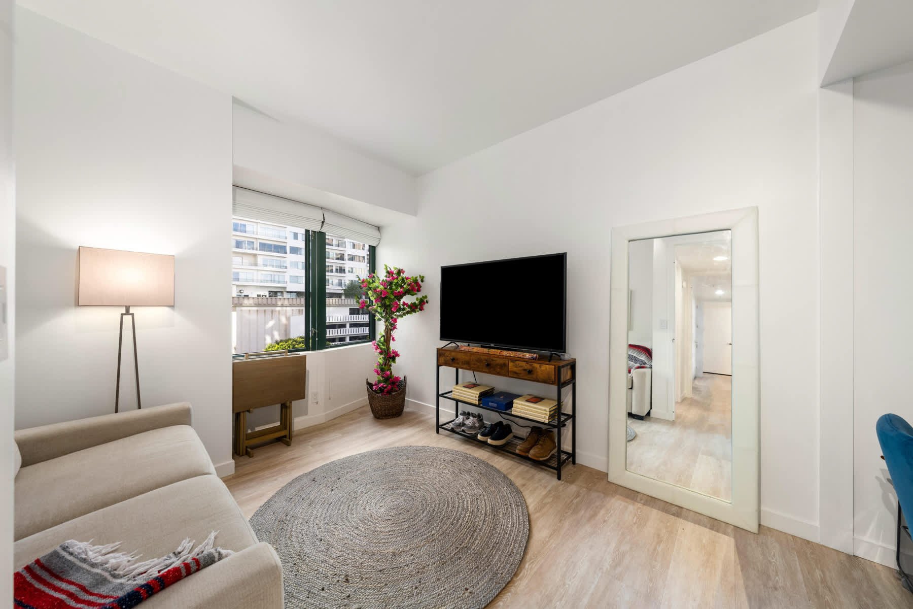 The Dorchester #501, Wilshire Corridor
