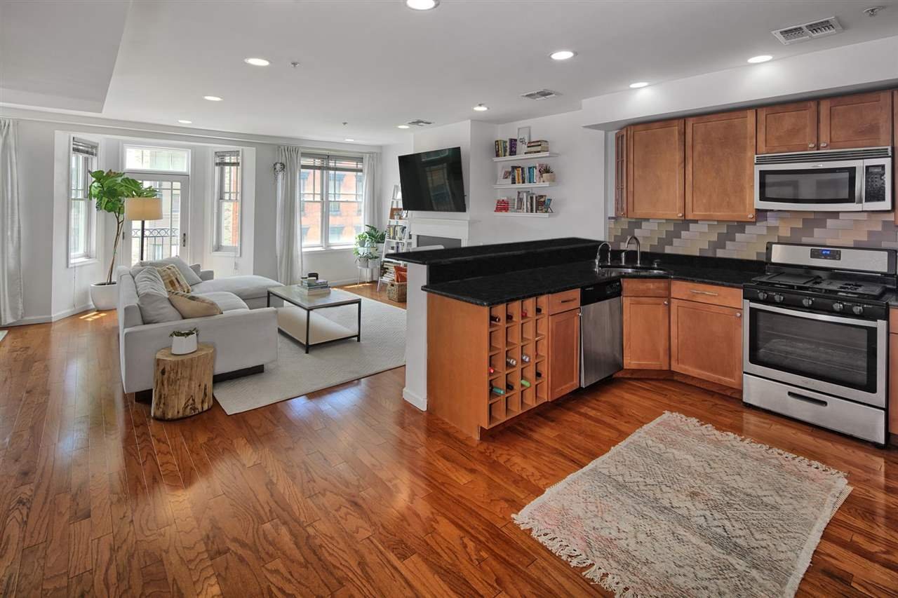 302 1st St Unit 4