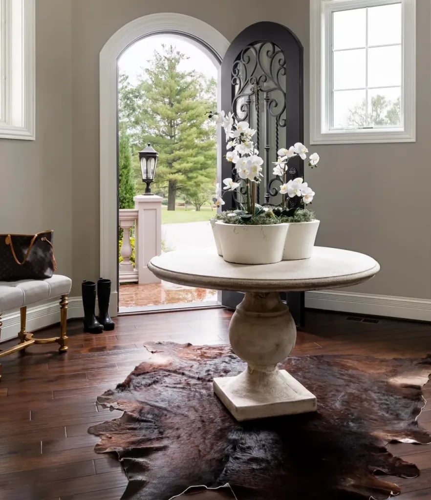 Ask Veronica: How should I furnish the foyer in my house? 