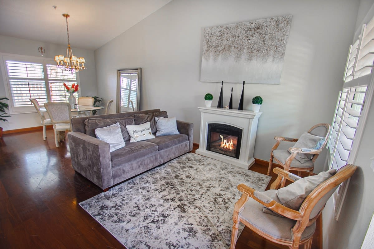 11930 Edgecliff Ave Sylmar, CA
