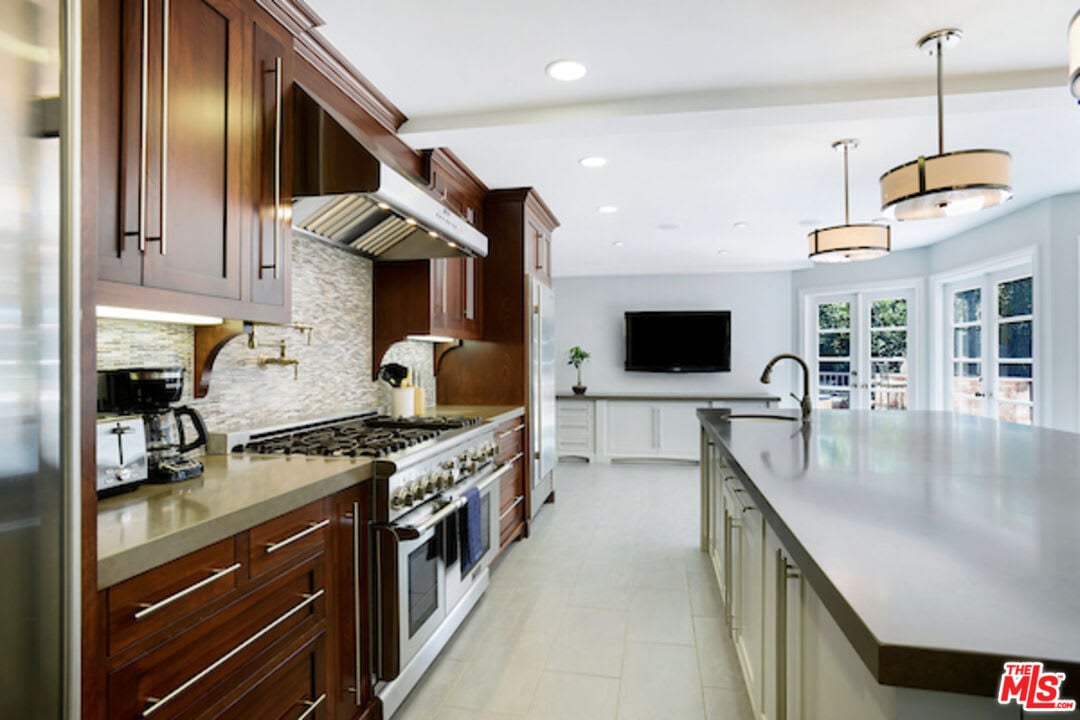 Ridge Oasis