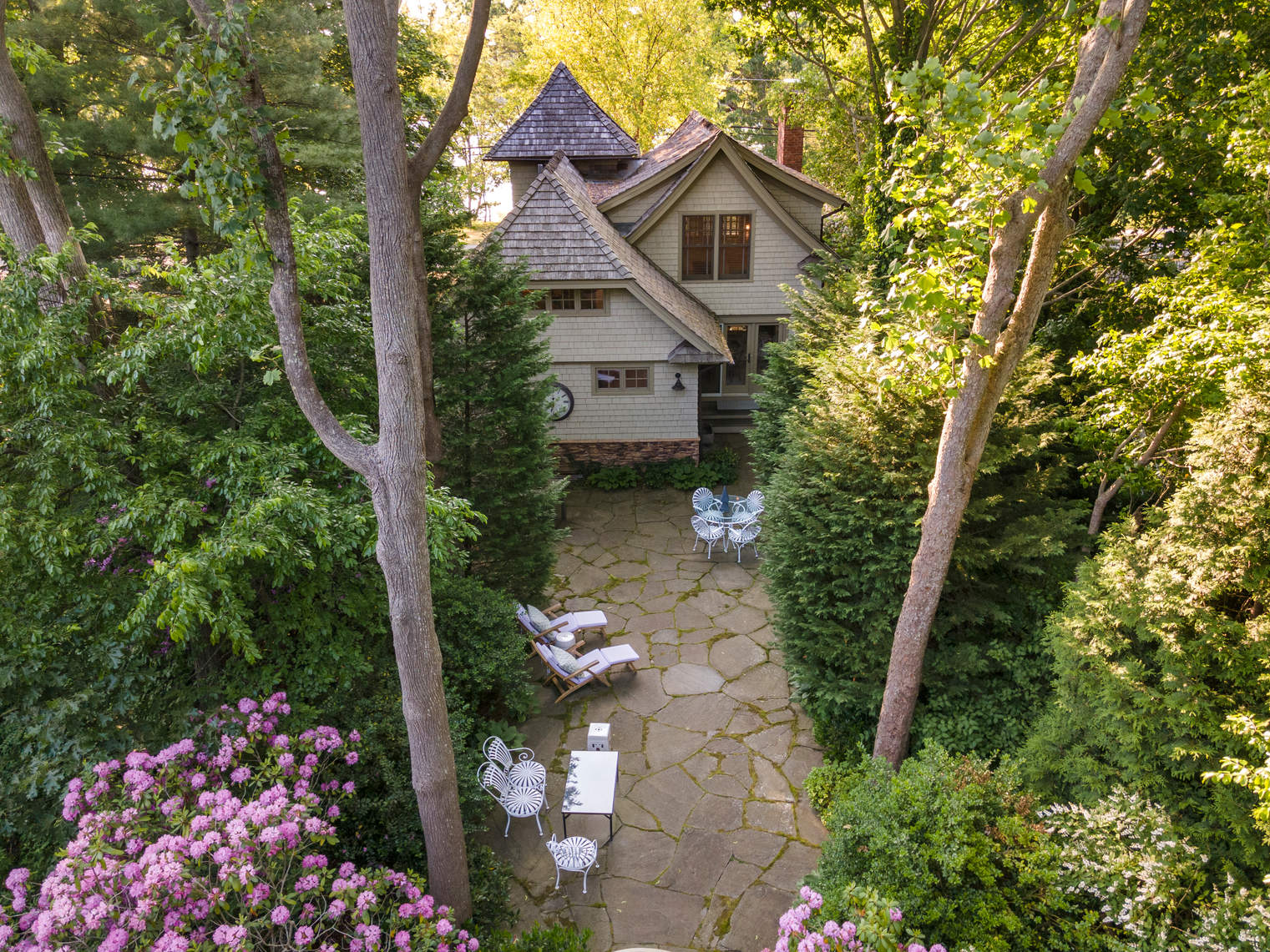 Picture Perfect Sag Harbor Village Cottage with Serene Water Views