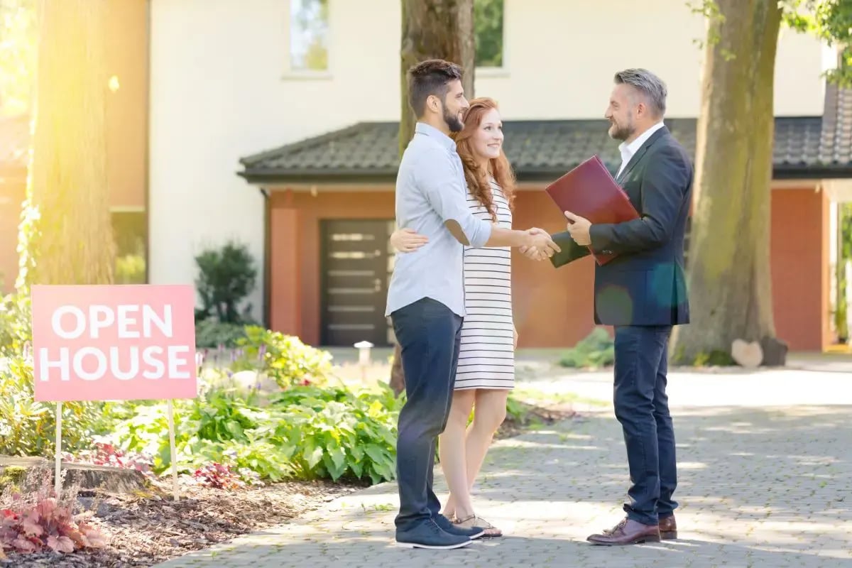 5 Reasons Why People Don’t Trust Real Estate Agents, and How You Can Avoid Trust Issues with Yours