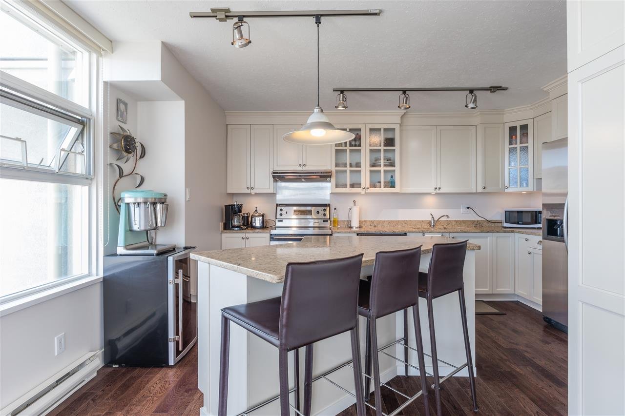 1603-1250 Quayside Dr