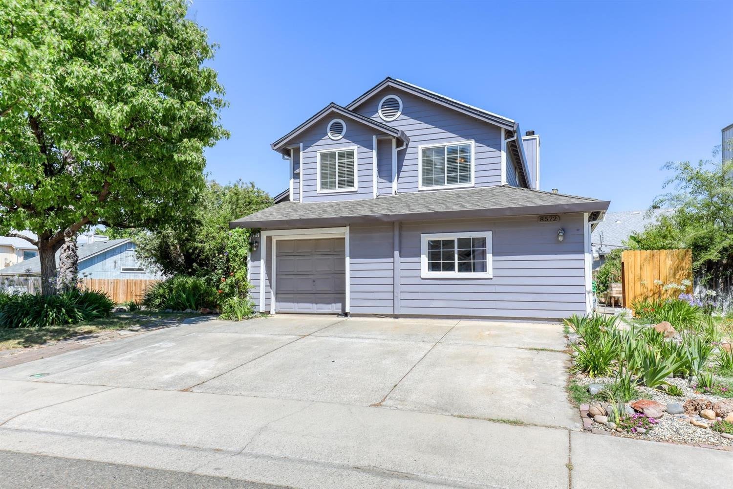 8572 Twin Trails Dr