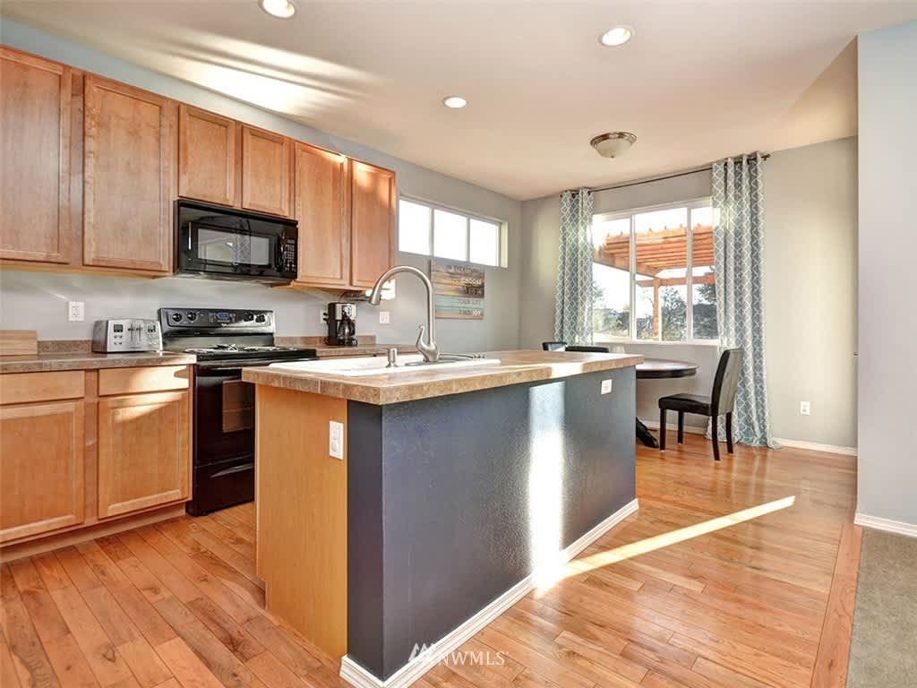 7112 39th Pl NE