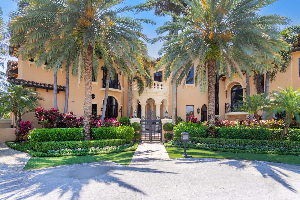 978 Gardenia Dr