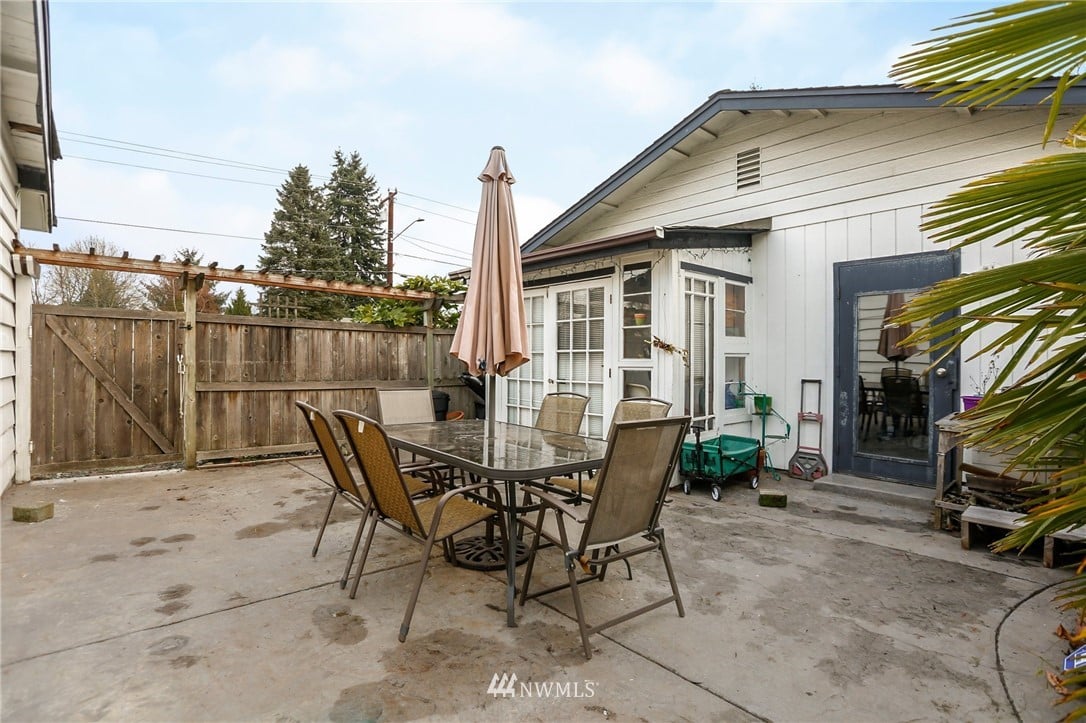 724 Center Rd