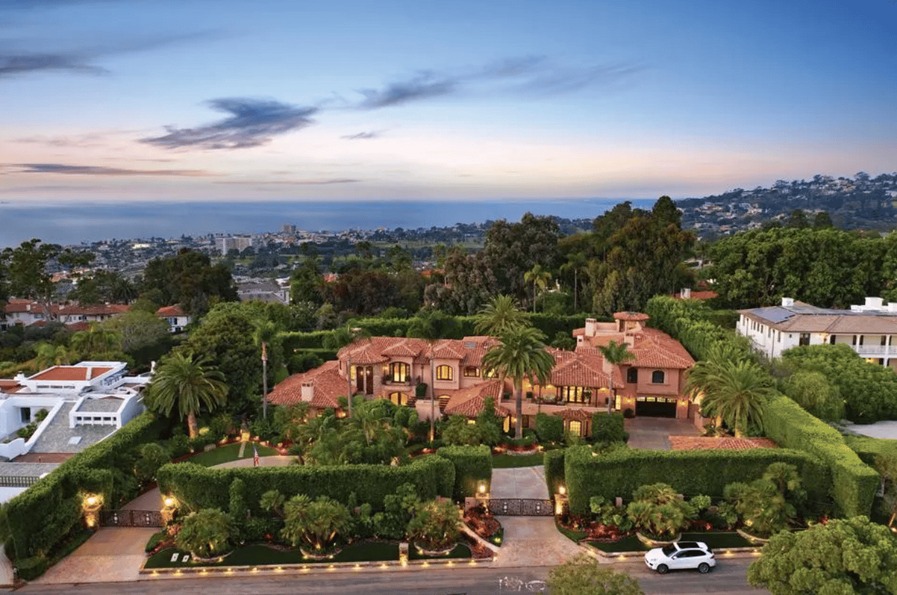 Big and spacious house in Muirlands La Jolla, California surrounded with plants and trees