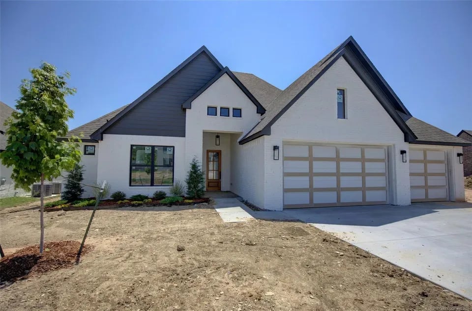 16816 E 41st Place