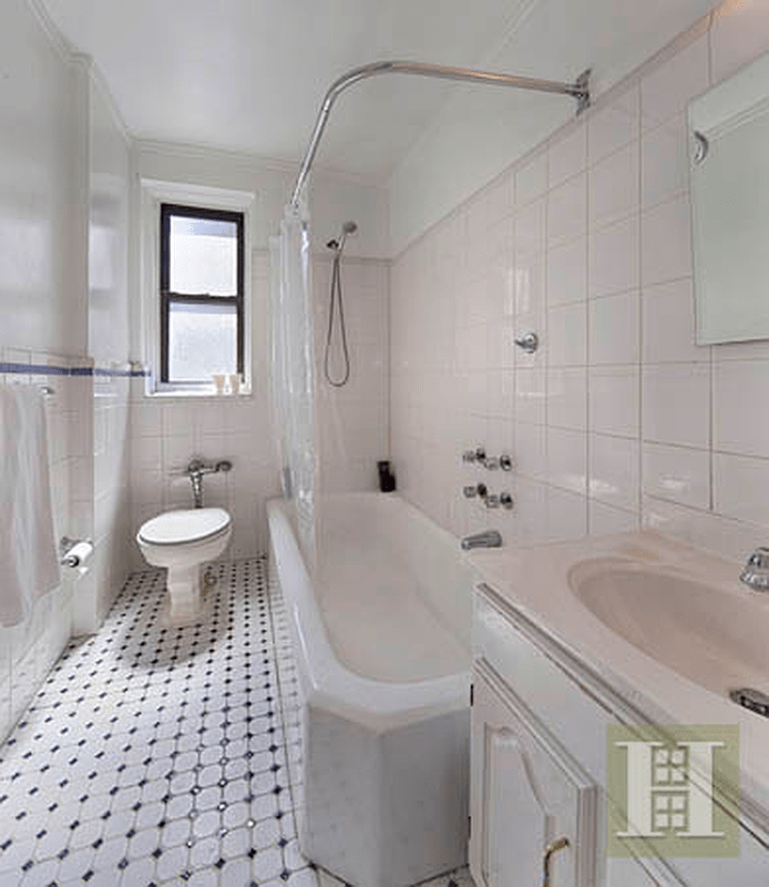 300 W 72nd St #2E