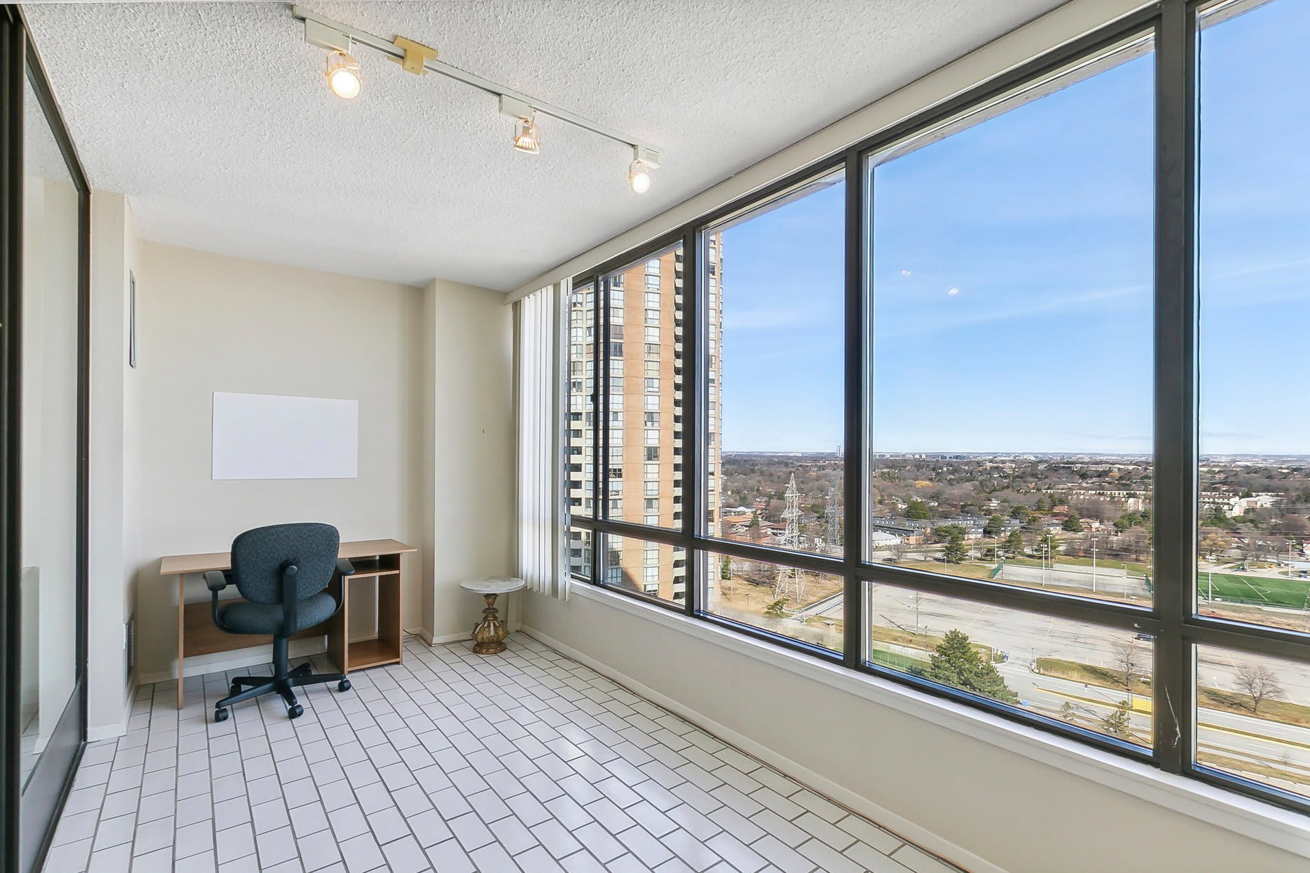 65 Skymark Drive #1407
