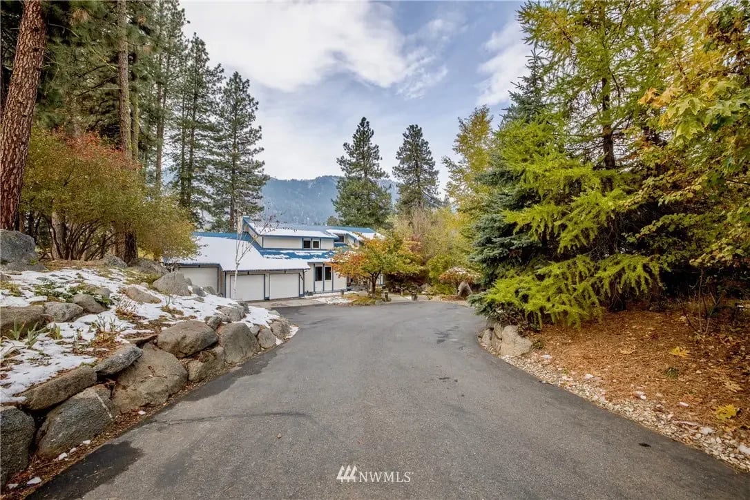 9700 E Leavenworth