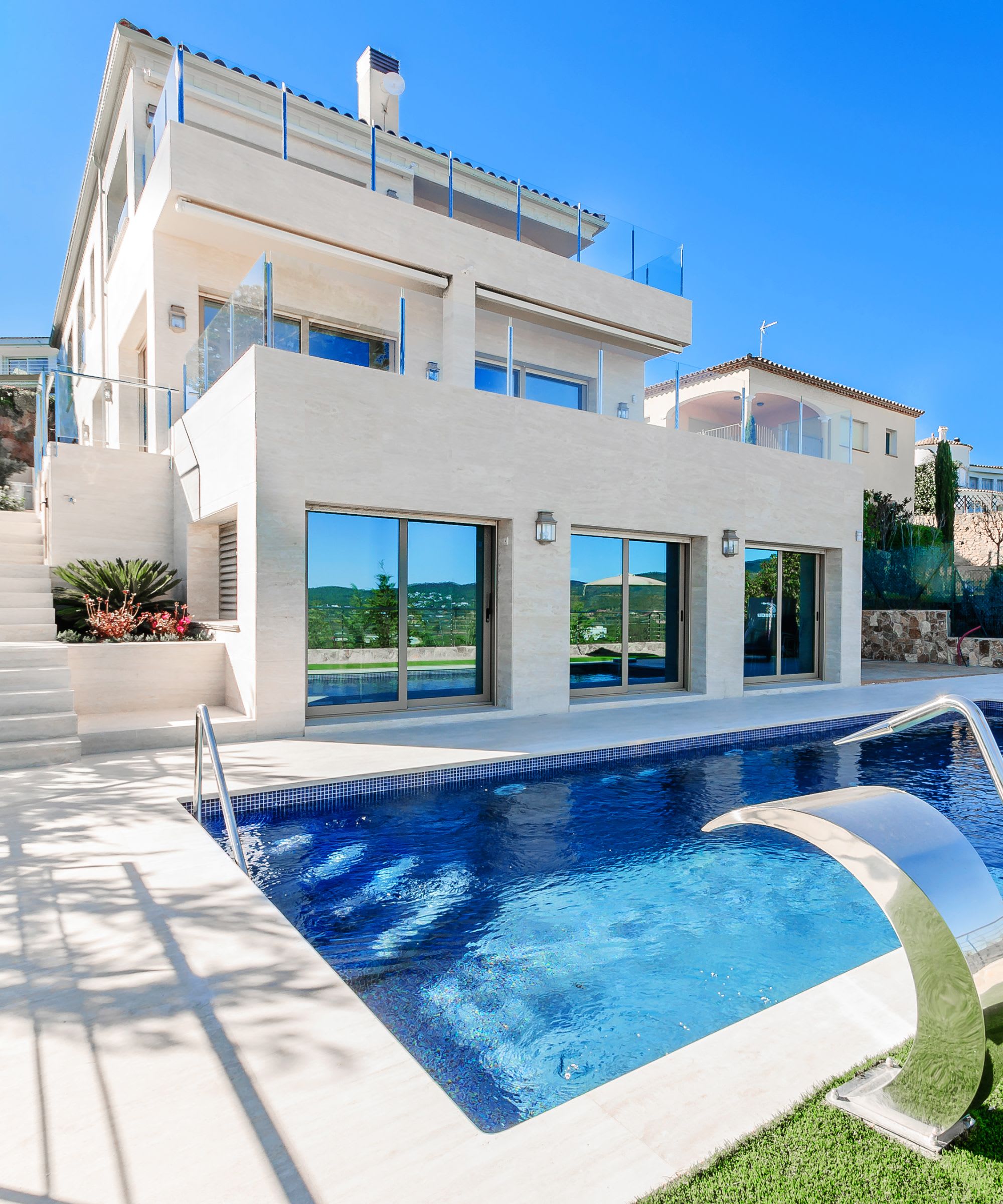 Sanz Luxury Team