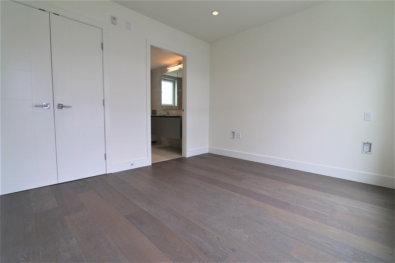 154 W Woodstock Ave