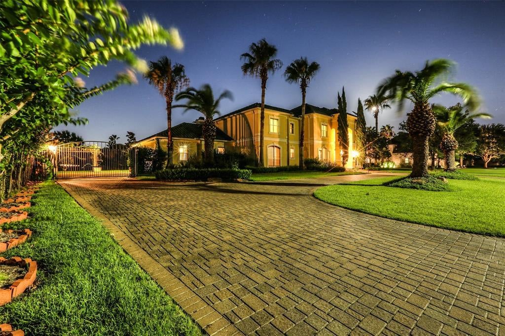2615 Silverhorn Dr