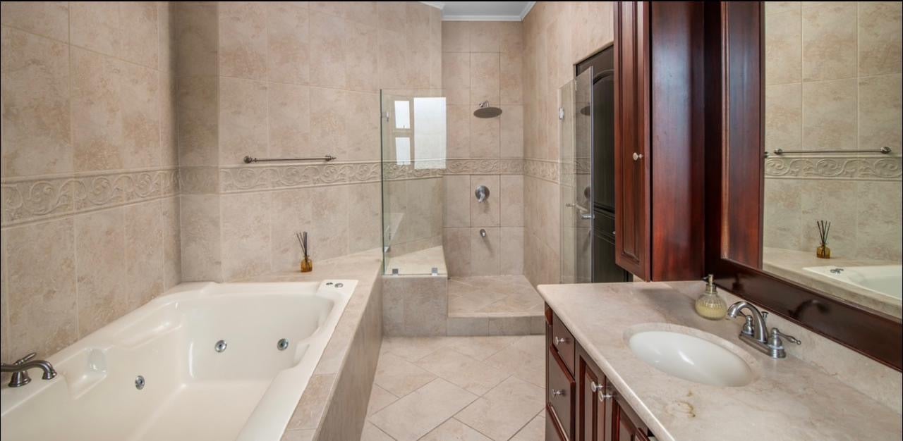 Grand View Luxury Home, Ciudad Colon, San Jose