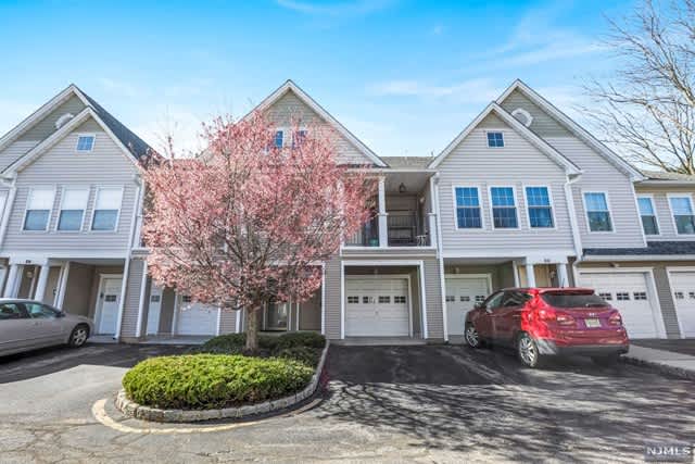 35 Collura Ln