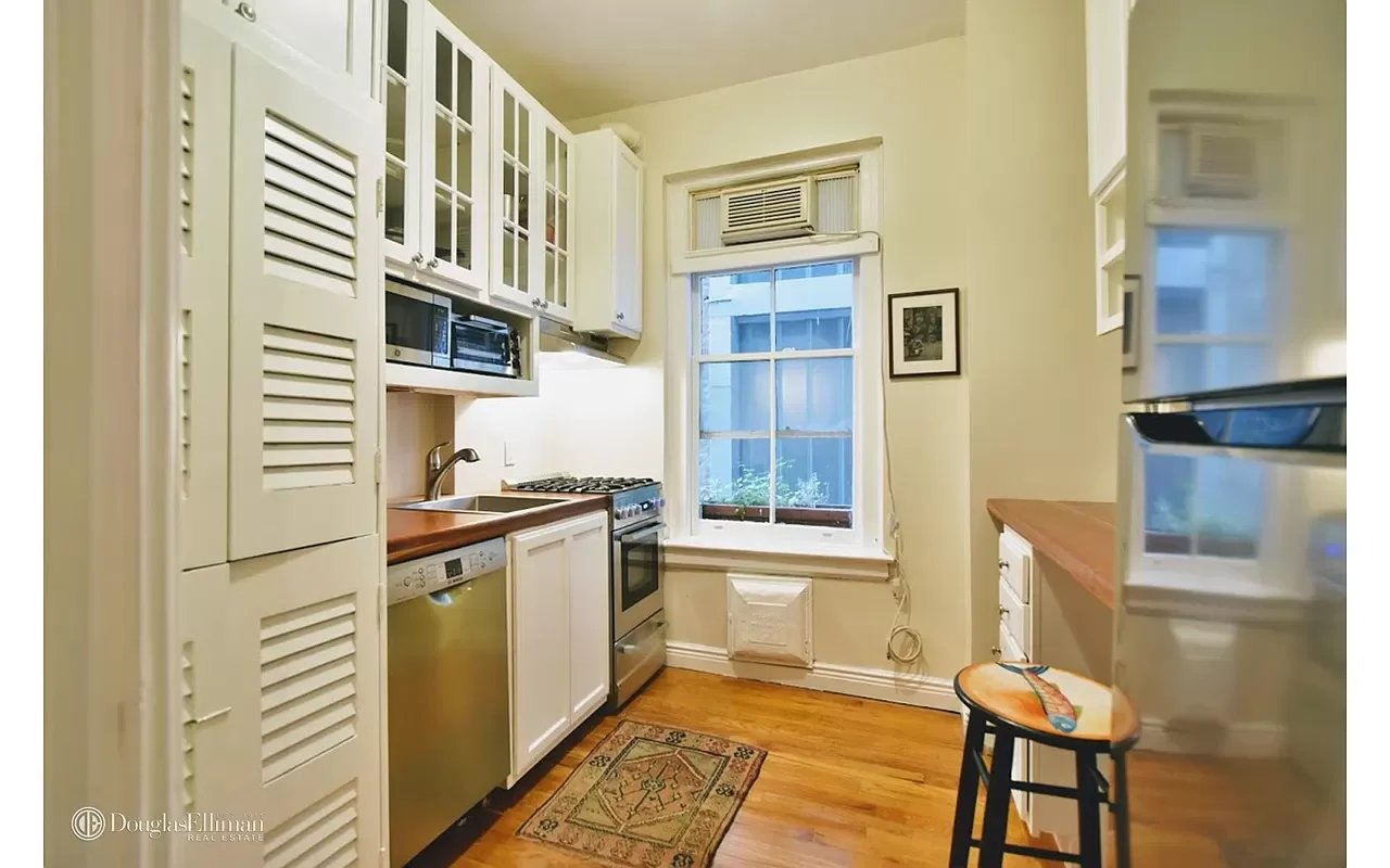 334 West 22nd Street Unit: 9